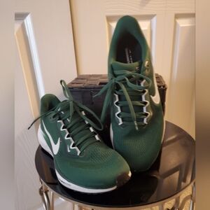 Green Nike Air Pegasus Running Shoe 10 Like New